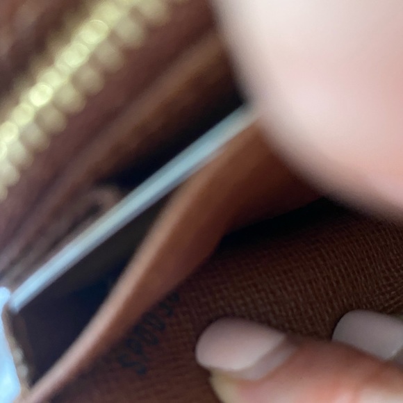 100% AUTHENTIC LV wallet - Picture 7 of 7